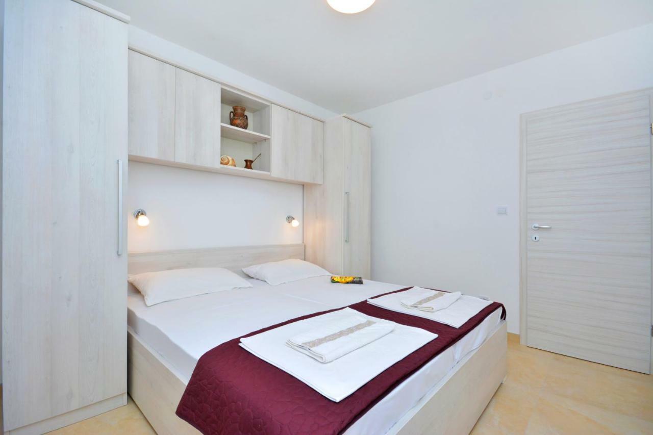 Apartment Reljic Seget Vranjica Exterior foto